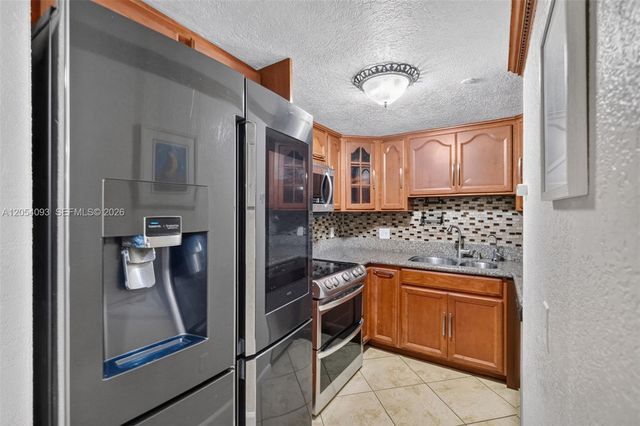 1060 NW 7th St 205, Miami, FL 33136
