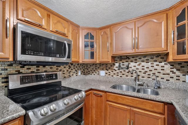 1060 NW 7th St 205, Miami, FL 33136