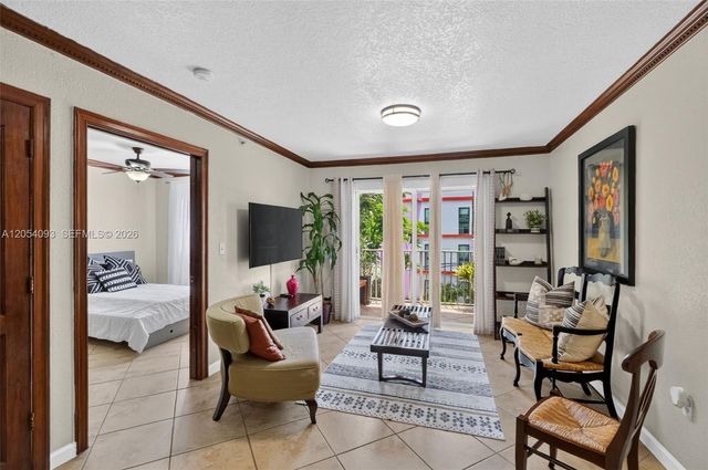 1060 NW 7th St 205, Miami, FL 33136