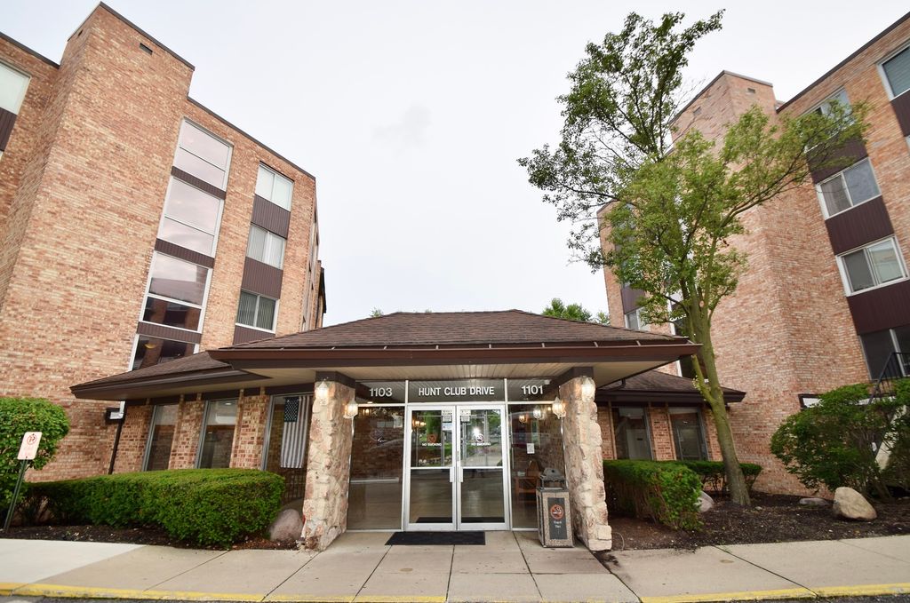 1101 S Hunt Club Drive 115, Mount Prospect, IL 60056