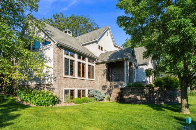 2502 S Big Timber Pl Place, Sioux Falls, SD 57105