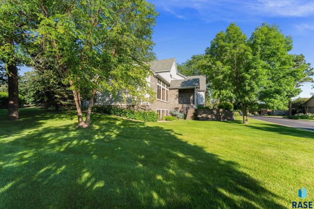 2502 S Big Timber Pl Place, Sioux Falls, SD 57105