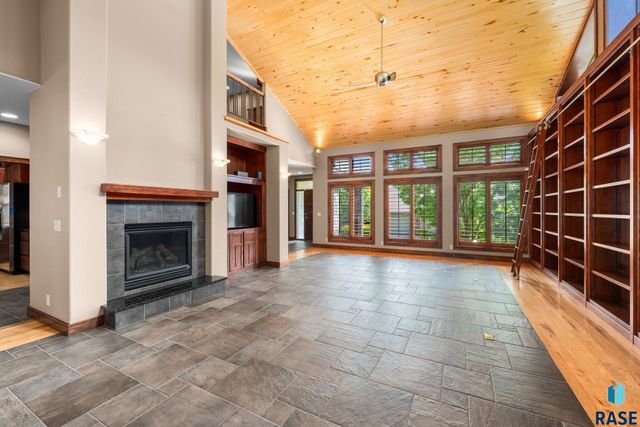 2502 S Big Timber Pl Place, Sioux Falls, SD 57105