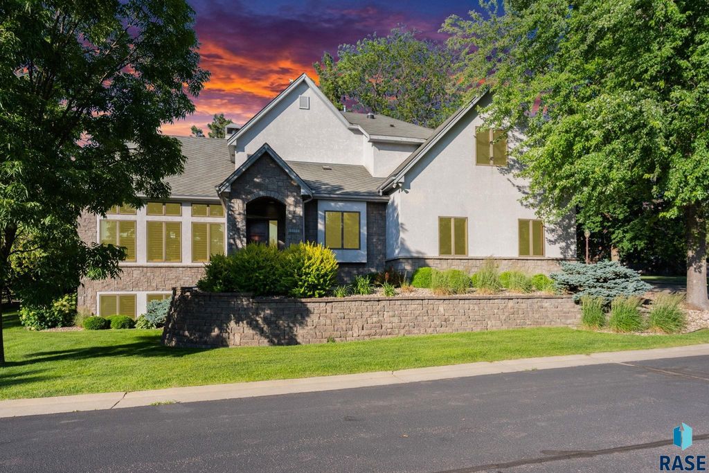 2502 S Big Timber Pl Place, Sioux Falls, SD 57105