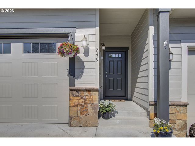 249 N 43RD Pl, Ridgefield, WA 98642
