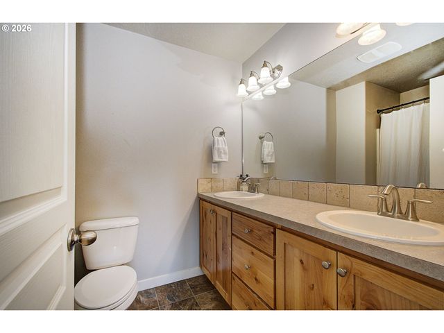 249 N 43RD Pl, Ridgefield, WA 98642