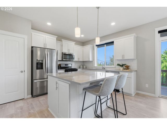 33068 Nw EJ SMITH Rd, Scappoose, OR 97056