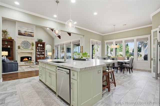 1113 W 108th Place S, Jenks, OK 74037