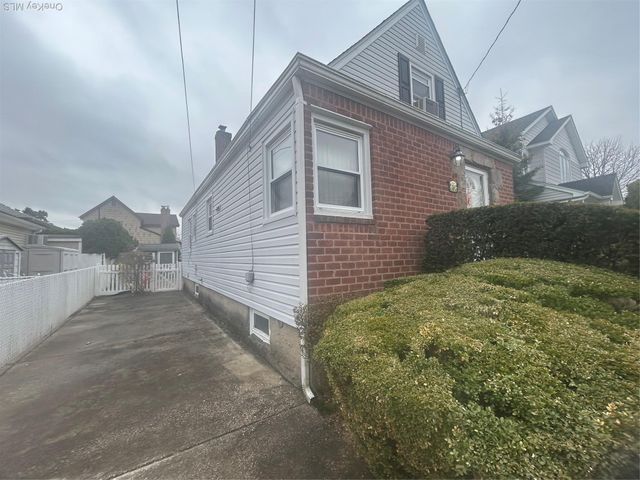 1514 Highland Avenue, New Hyde Park, NY 11040
