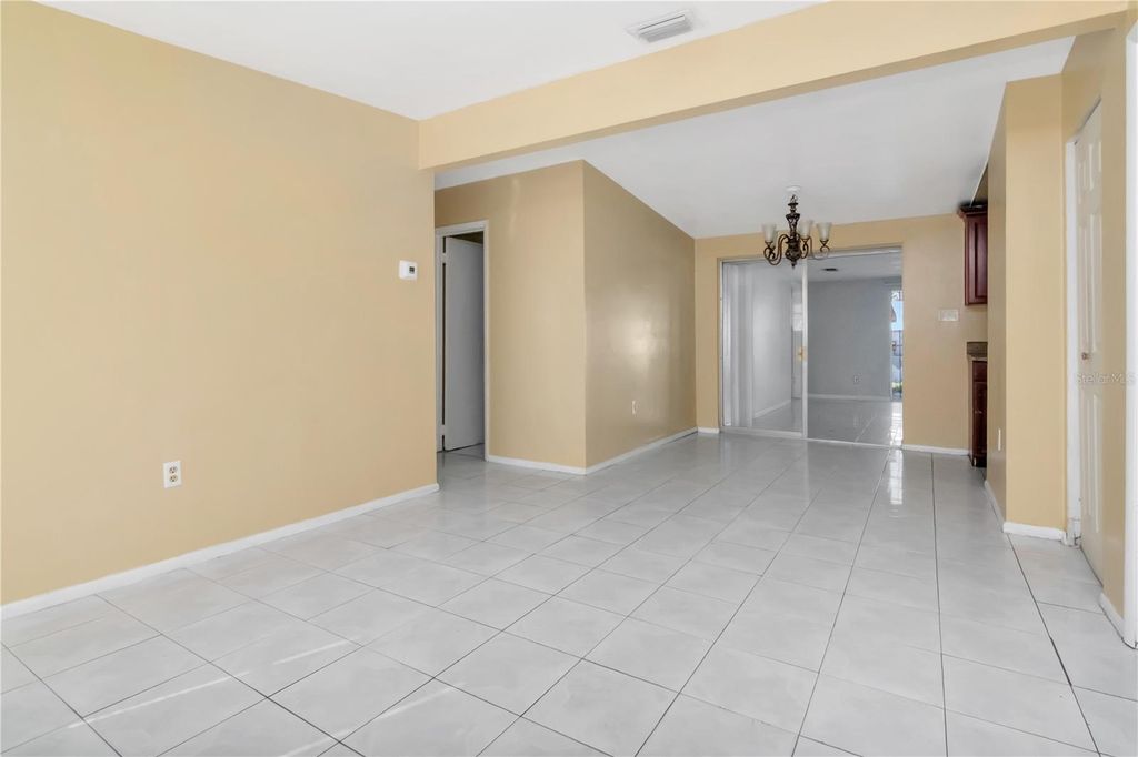 Image 4 of property listing at 6903 LARMON STREET, Tampa, FL 33634