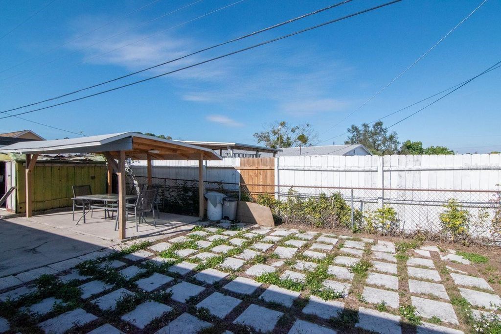 Image 33 of property listing at 6903 LARMON STREET, Tampa, FL 33634