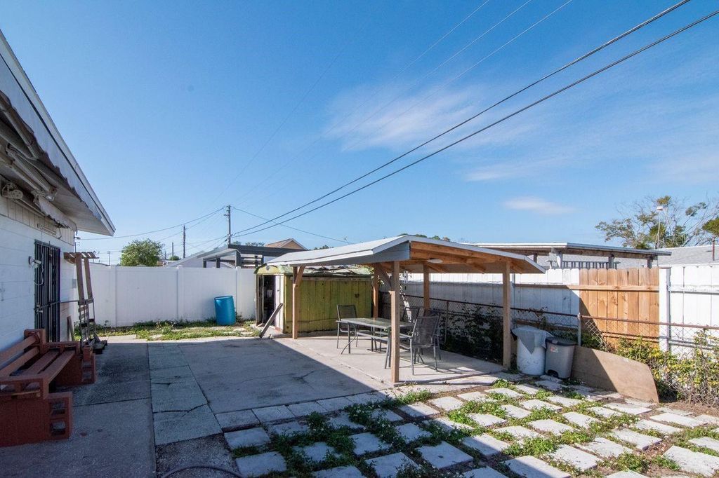 Image 34 of property listing at 6903 LARMON STREET, Tampa, FL 33634