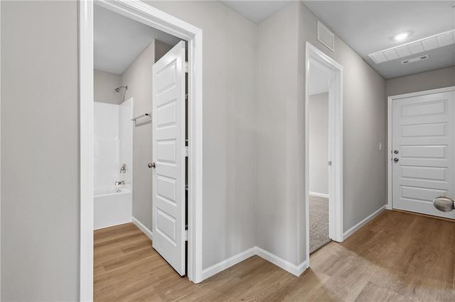 420 Rock Creek Drive, Tonganoxie, KS 66086