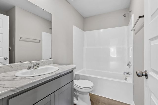 420 Rock Creek Drive, Tonganoxie, KS 66086