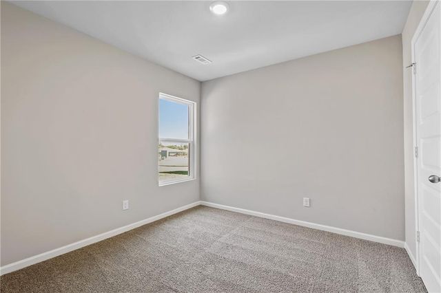 420 Rock Creek Drive, Tonganoxie, KS 66086