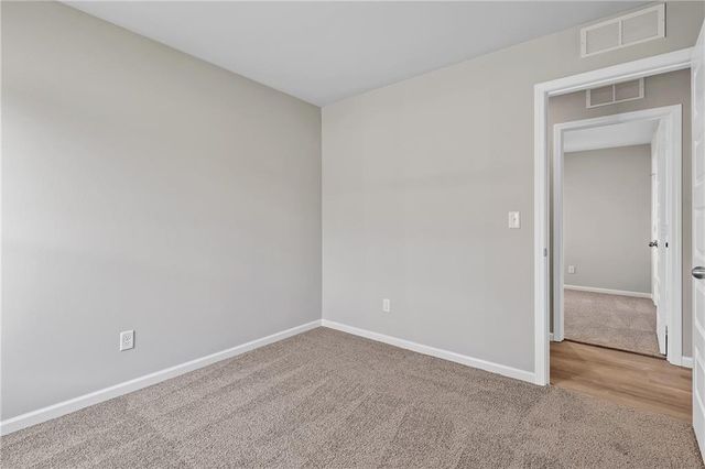 420 Rock Creek Drive, Tonganoxie, KS 66086