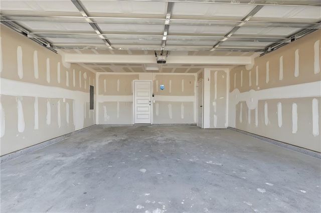 420 Rock Creek Drive, Tonganoxie, KS 66086