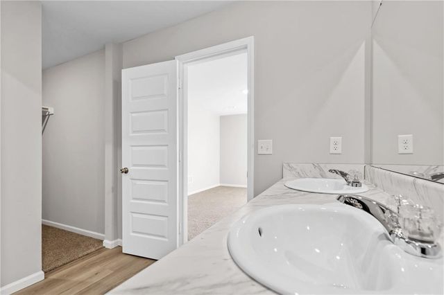 420 Rock Creek Drive, Tonganoxie, KS 66086