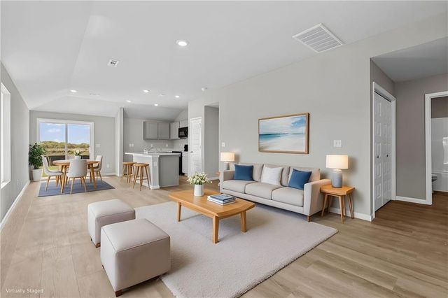 420 Rock Creek Drive, Tonganoxie, KS 66086