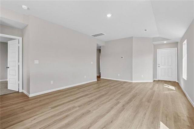 420 Rock Creek Drive, Tonganoxie, KS 66086