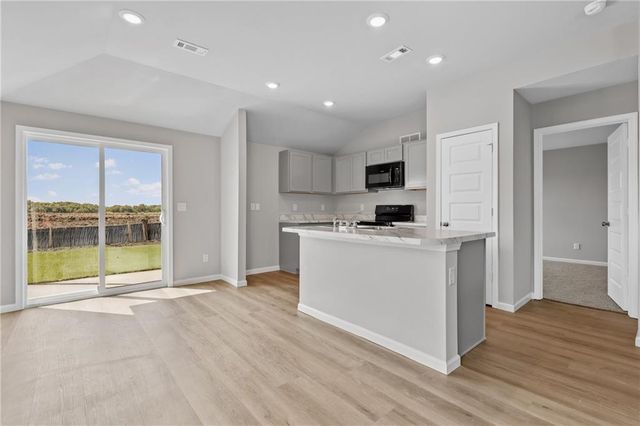 420 Rock Creek Drive, Tonganoxie, KS 66086