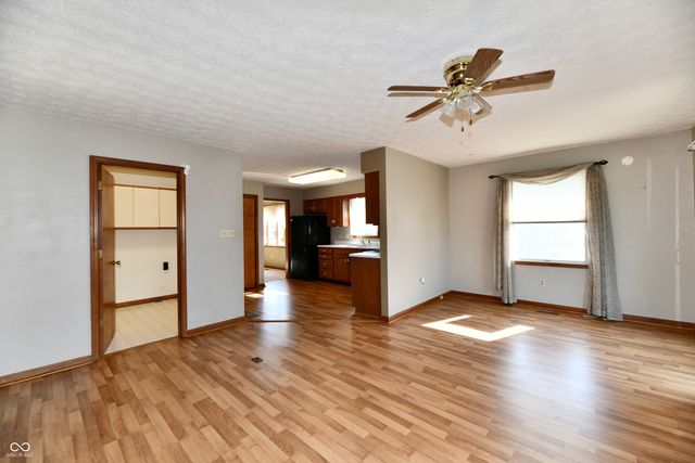 399 Vinewood Drive S, Brownsburg, IN 46112