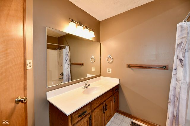 399 Vinewood Drive S, Brownsburg, IN 46112