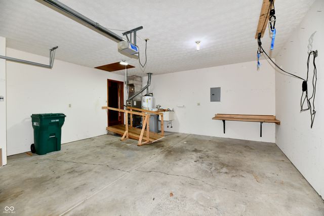 399 Vinewood Drive S, Brownsburg, IN 46112