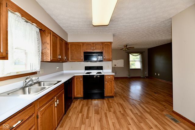 399 Vinewood Drive S, Brownsburg, IN 46112