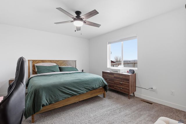 417 NIGHTHAWK DR, Box Elder, SD 57719