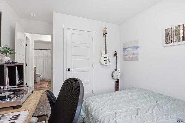 417 NIGHTHAWK DR, Box Elder, SD 57719