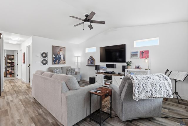 417 NIGHTHAWK DR, Box Elder, SD 57719