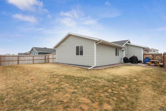 417 NIGHTHAWK DR, Box Elder, SD 57719
