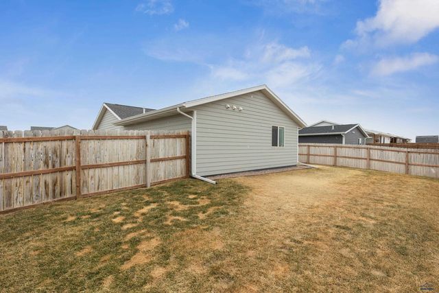 417 NIGHTHAWK DR, Box Elder, SD 57719