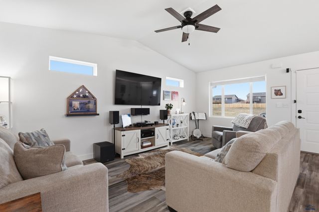 417 NIGHTHAWK DR, Box Elder, SD 57719