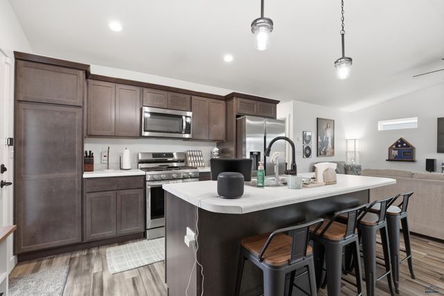 417 NIGHTHAWK DR, Box Elder, SD 57719