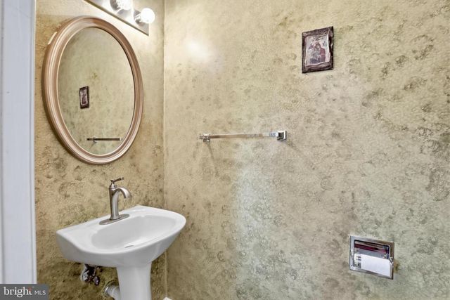 145 MAPLEWOOD CT, Harpers Ferry, WV 25425