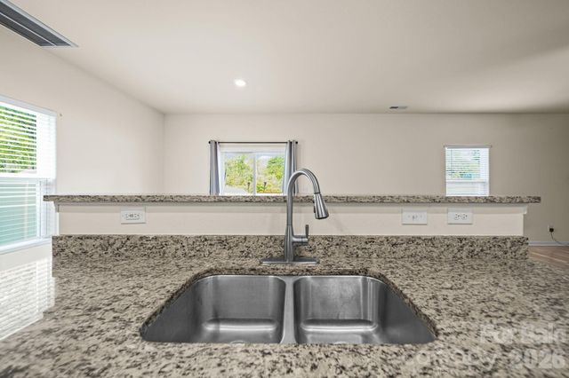 977 Joselynn Drive, Gastonia, NC 28054