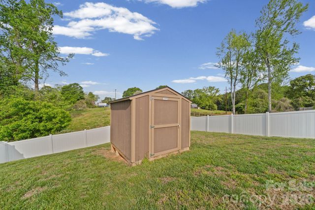 977 Joselynn Drive, Gastonia, NC 28054