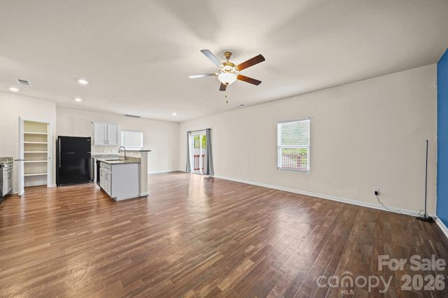 977 Joselynn Drive, Gastonia, NC 28054