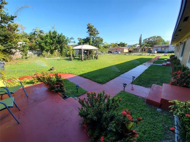 2015 Funston St XX, Hollywood, FL 33020