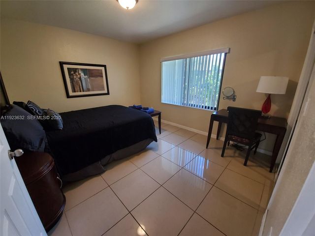 2015 Funston St XX, Hollywood, FL 33020
