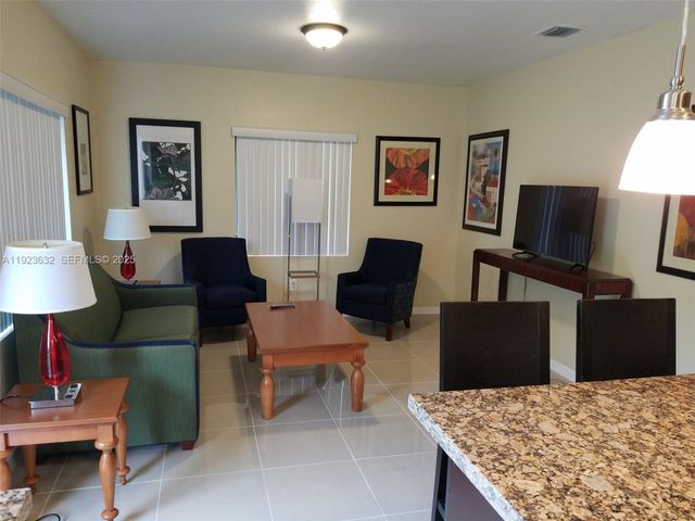 2015 Funston St XX, Hollywood, FL 33020