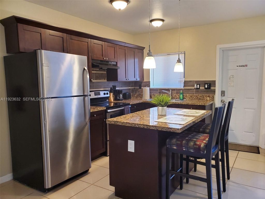 2015 Funston St XX, Hollywood, FL 33020