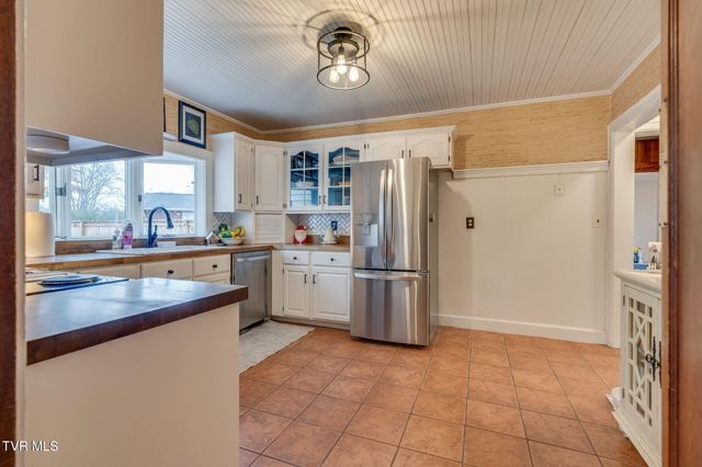 235 West F Street, Elizabethton, TN 37643