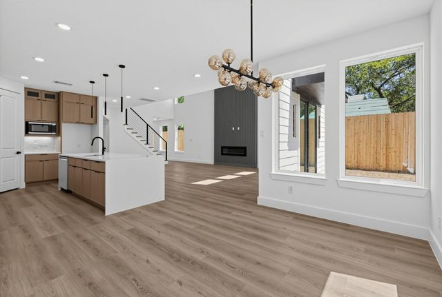511 Avenue J, Dallas, TX 75203