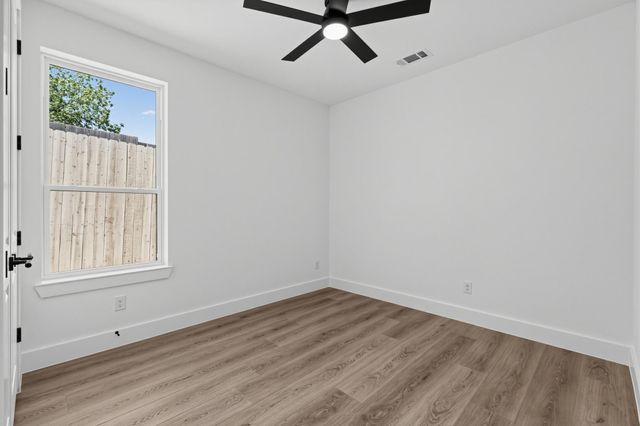 511 Avenue J, Dallas, TX 75203