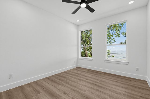 511 Avenue J, Dallas, TX 75203