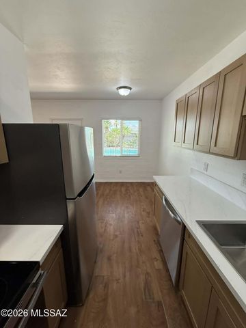 1518 E Hedrick Dr Apt M, Tucson, AZ 85719