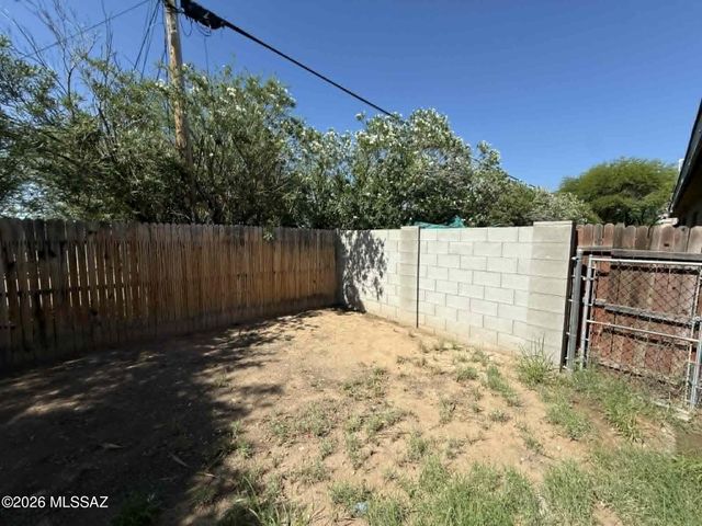1518 E Hedrick Dr Apt M, Tucson, AZ 85719